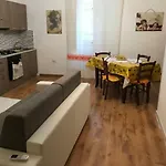 La Piazzetta בית הארחה
