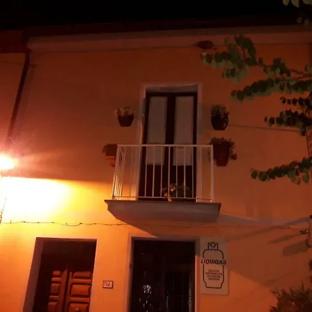 Konukevi La Piazzetta Austis