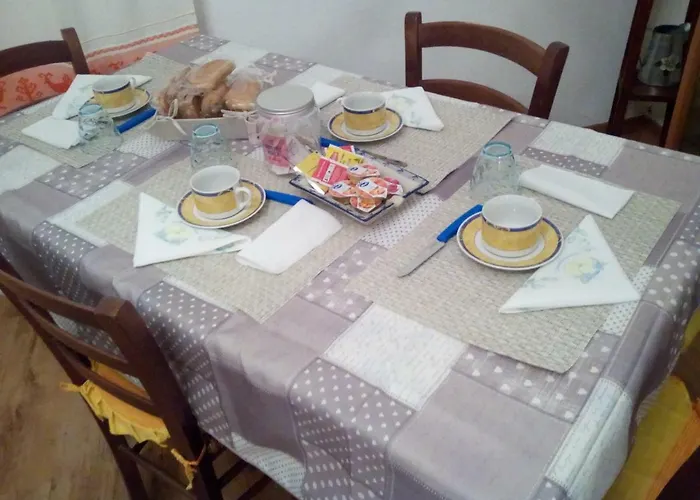 La Piazzetta Konukevi Austis